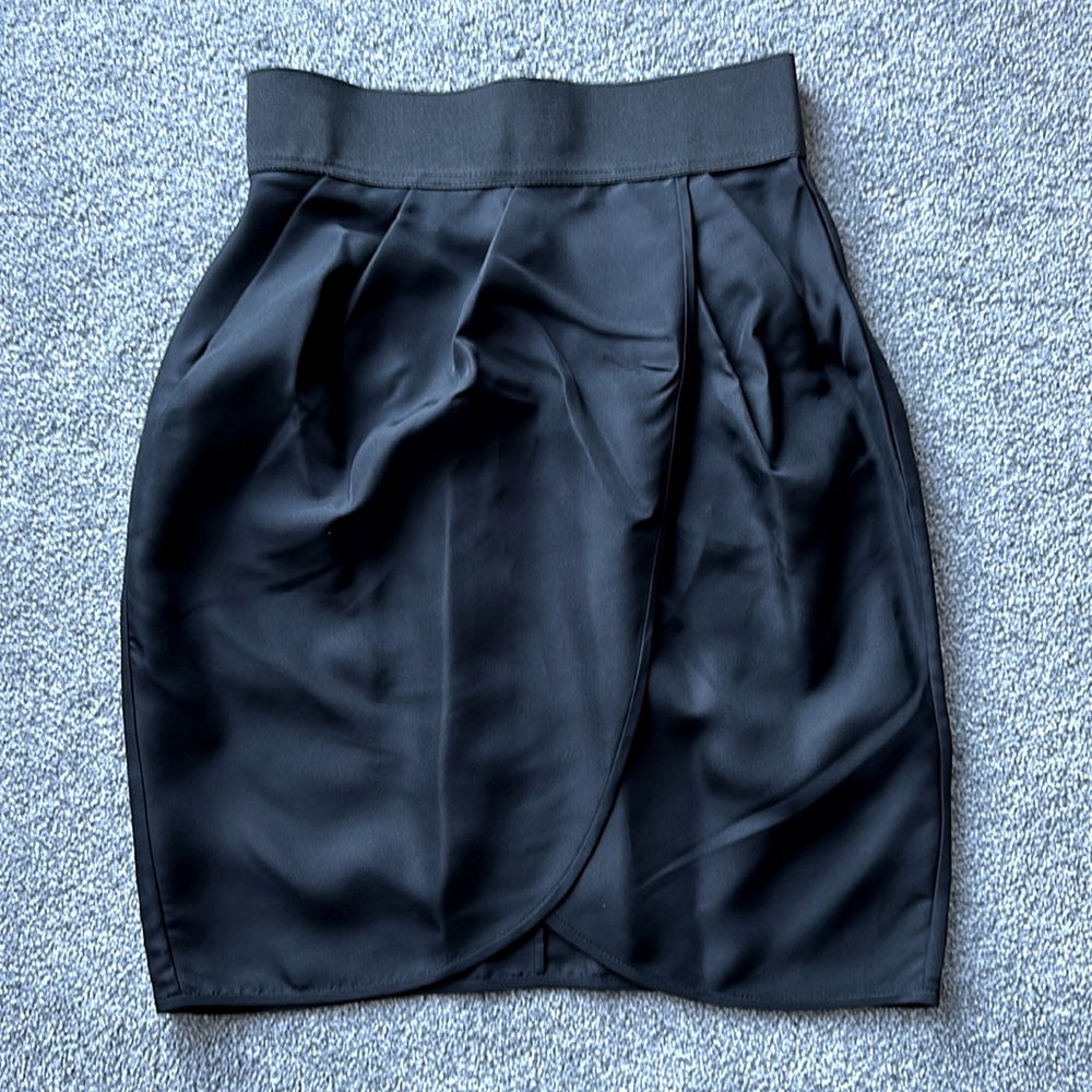 Aritzia Wilfred Silk Tulip Skirt with Pockets